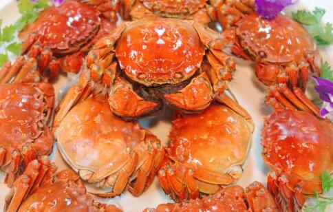 一男子将螃蟹和酒一起吃 左脚趾变得红肿热痛 一男子将螃蟹和酒一起吃 左脚趾变得红肿热痛