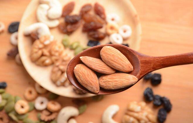 坚果营养好,但三高、肥胖、痛风的人要注意 坚果营养好,但三高、肥胖、痛风的人要注意