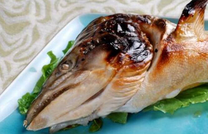 烤三文鱼头 烤三文鱼头