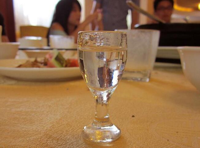 痛风和白酒有没有关系?痛风能喝酒吗 痛风和白酒有没有关系?痛风能喝酒吗