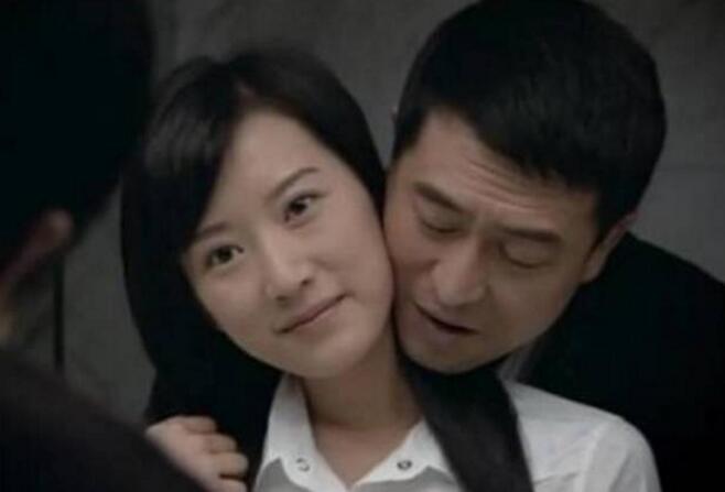 张嘉译:这个努力拍戏的驼背大叔,患有强直性脊柱炎,让人心疼 张嘉译:这个努力拍戏的驼背大叔,患有强直性脊柱炎,让人心疼