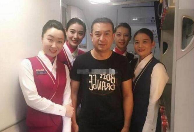 张嘉译:这个努力拍戏的驼背大叔,患有强直性脊柱炎,让人心疼 张嘉译:这个努力拍戏的驼背大叔,患有强直性脊柱炎,让人心疼