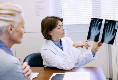 怎么样治疗风湿性头疼?郑州风湿病治疗医院 郑州风湿病治疗医院.png