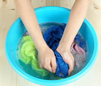 长期用手洗衣服会不会风湿病?郑州风湿病专科医院 郑州风湿病专科医院.png