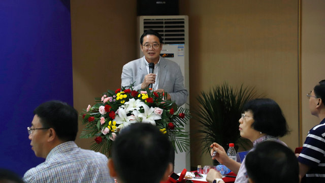 台湾风湿病医学会常务理事、郑州痛风风湿病医院名誉院长林孝义教授主持“远离痛风”学术研讨会 台湾风湿病医学会常务理事、郑州痛风风湿病医院名誉院长林孝义教授主持“远离痛风”学术研讨会