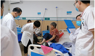 陈会想主任联合广东陈志煌副主任医师、杜爱华院长共同查房看诊